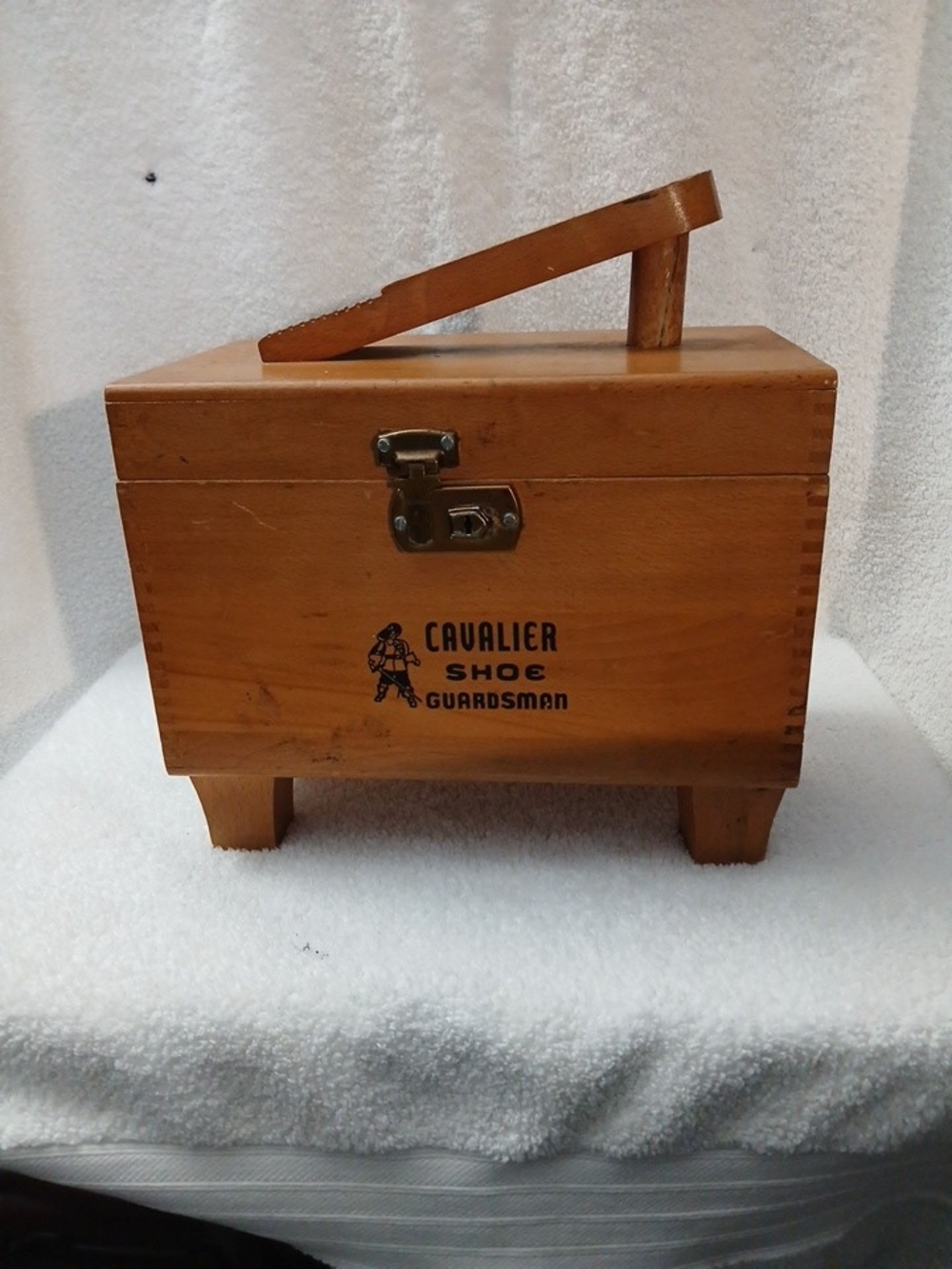 Vintage 1960's Cavalier Shoe Guardsman Wooden Shoe Shine Box - Brown